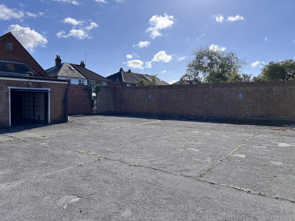 Lot: 91 - FREEHOLD DEVELOPMENT SITE - Carpark at rear